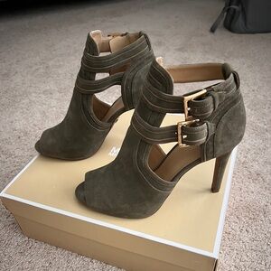 LIKE NEW- Michael Kors